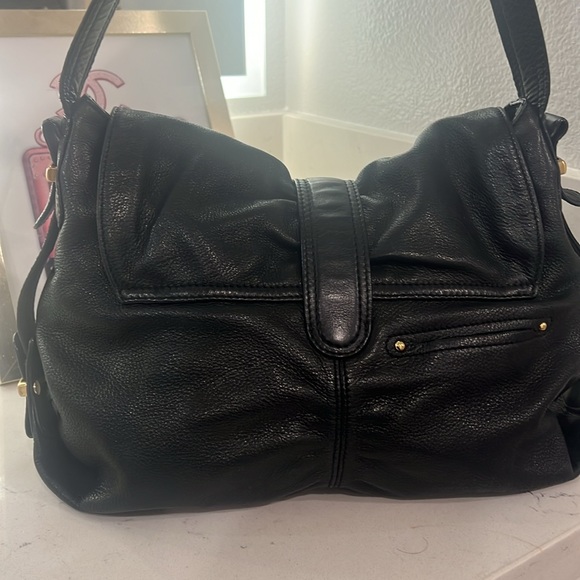 B Makowsky purse 100% Genuine leather very soft - black and gold hardware - Picture 8 of 13